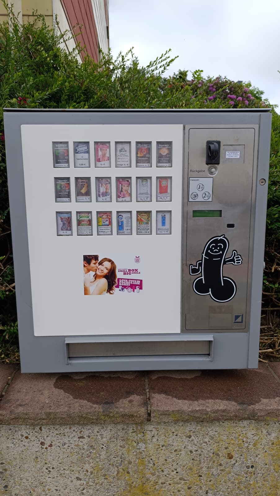 Butler 18 – Warenautomat in Grau